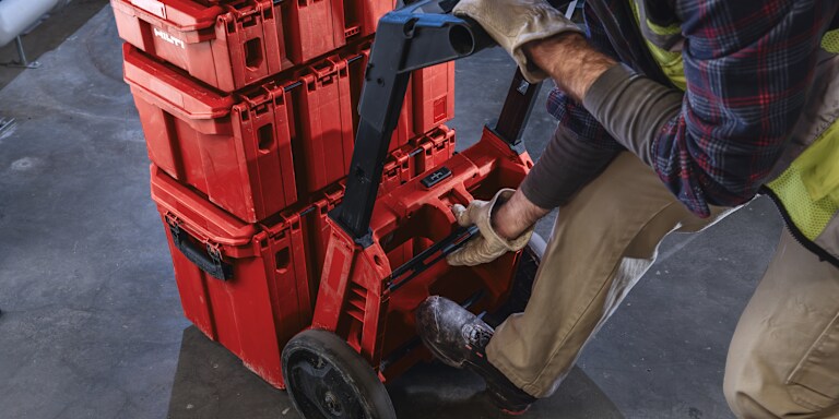 Detach all boxes and organisers from the trolley for easier transport and storage.