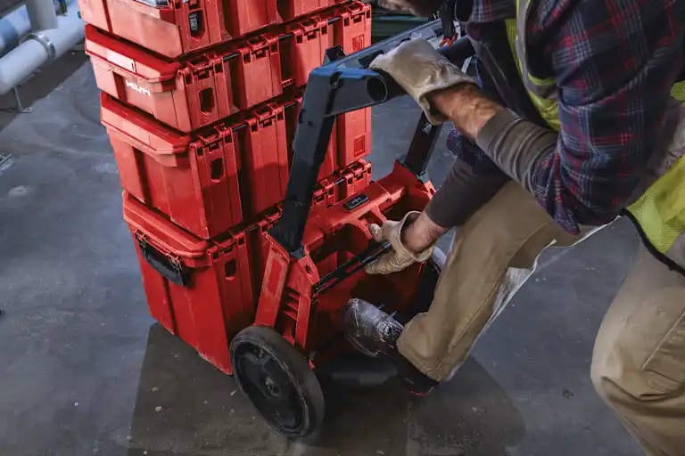 Man die de ProKit met meerdere compartimenten stapelt