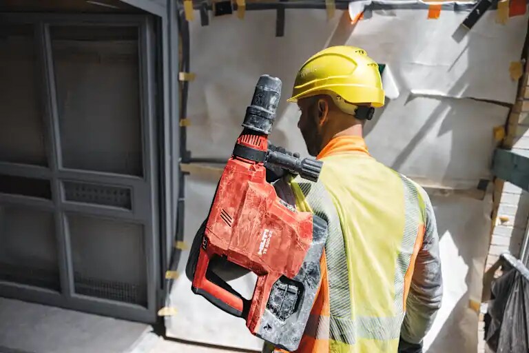Worker carrying his TE 500-22