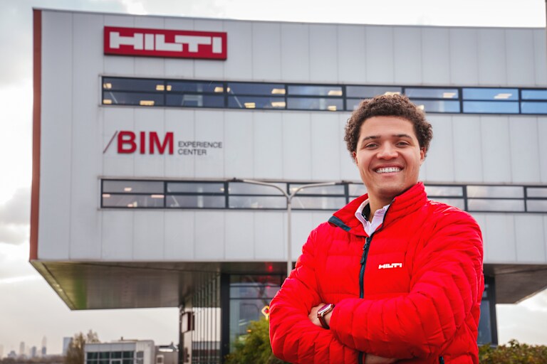 Man voor Hilti kantoor