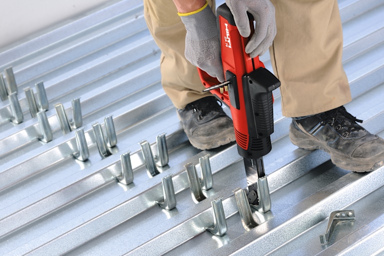 SERVIZIO NOLEGGIO DX 76 HVB*