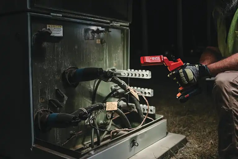 While halogen lamps are being phased out, the financial and overall safety benefits of LED construction lights makes them a easy choice to consider.