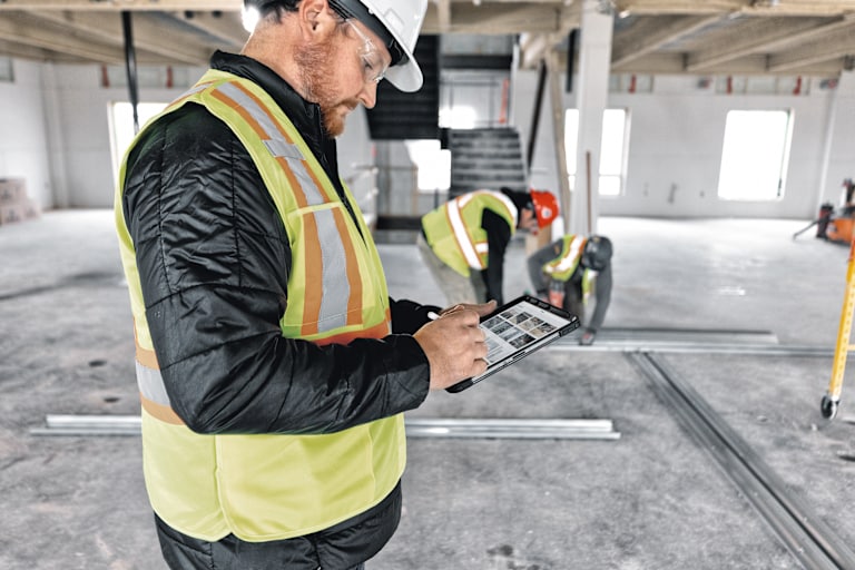 Responsable des opérations utilisant Fieldwire sur un chantier