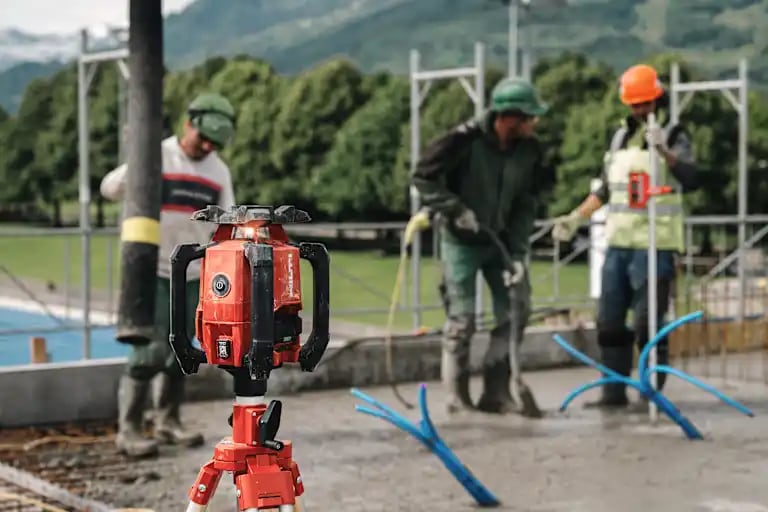Application picture of the rotating lasers PR 40-22, PR 4-22. Concrete pouring levelling.