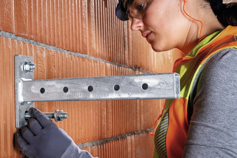 Anchoring to masonry