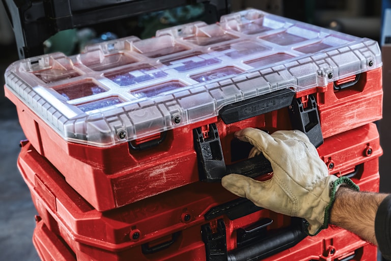 One-handed stacking and unstacking of ProKit cases plus auto-latch lids to prevent spills