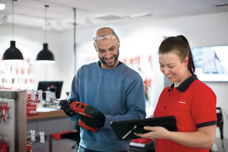 hilti worker showing a customer a tablet