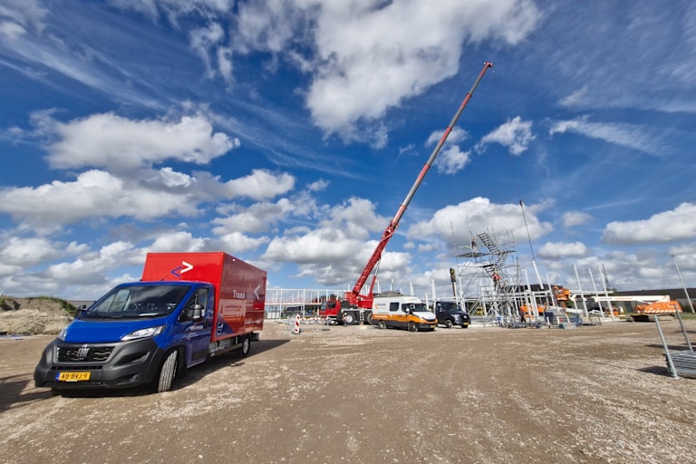 Afbeelding bouwplaats met zero-emissie bus