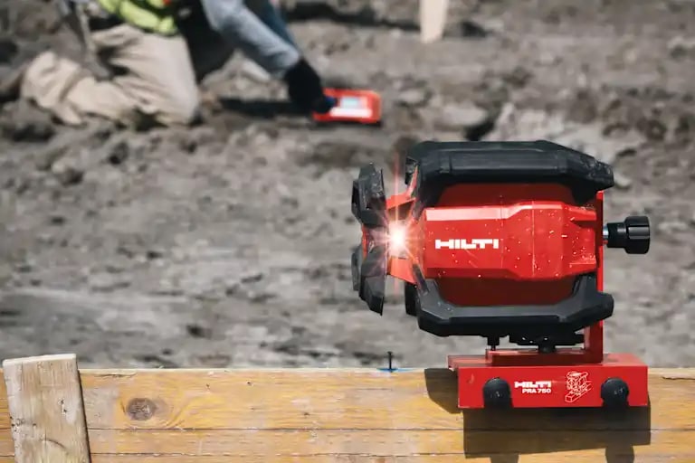 PR 40-22 includes automatic functions for long-distance levelling, aligning, sloping and squaring.