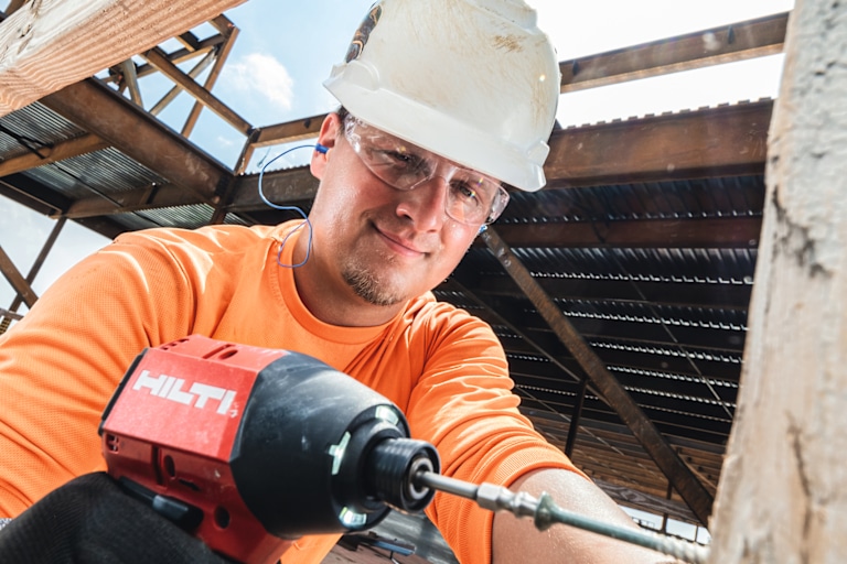 Iskuvääntimet ja iskevät mutterivääntimet