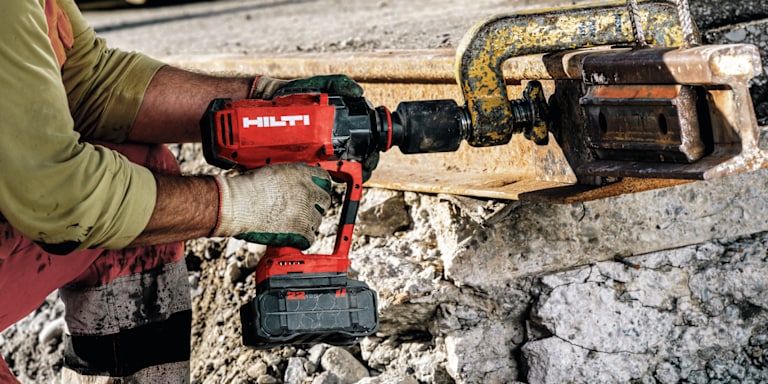 MAN USING HILTI TORQUE WRENCH