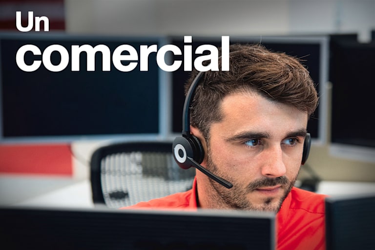 Text: "un comercial"