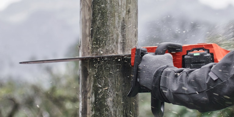 cordless chainsaw- Safety