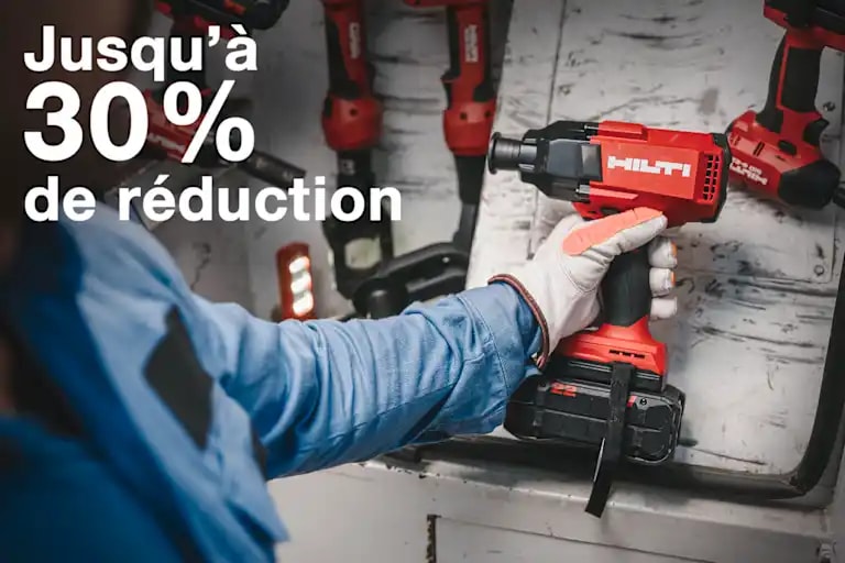 Outil Hilti tenu à la main, accompagné du texte : “20 % de réduction”