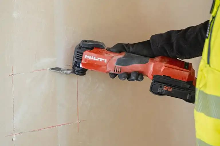 Application image of the Hilti Multi tool in vertical format
