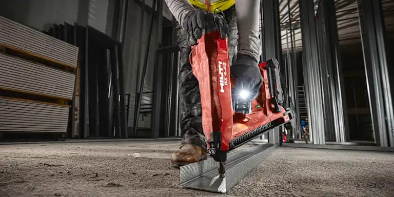 WORKER USING A HILTI BX 4
