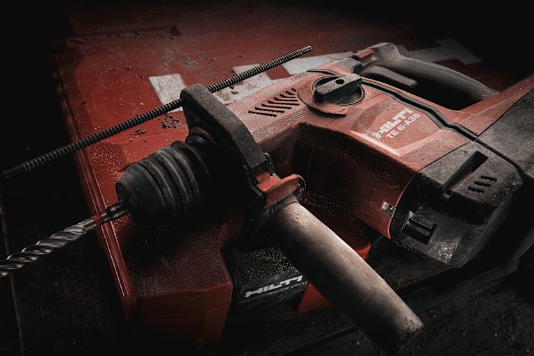 TE 6‑A36 burineur à percussion sans fil usagé, endommagé ou hors d’usage collecté pour recyclage