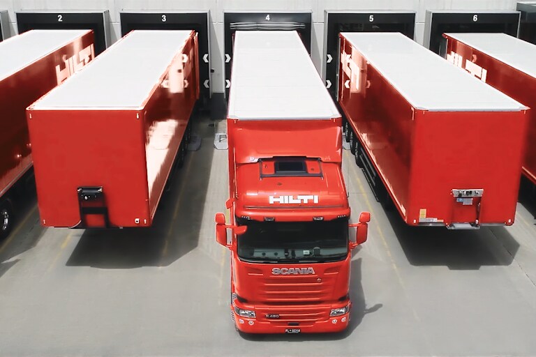 Hilti trucks verlaten het magazijn