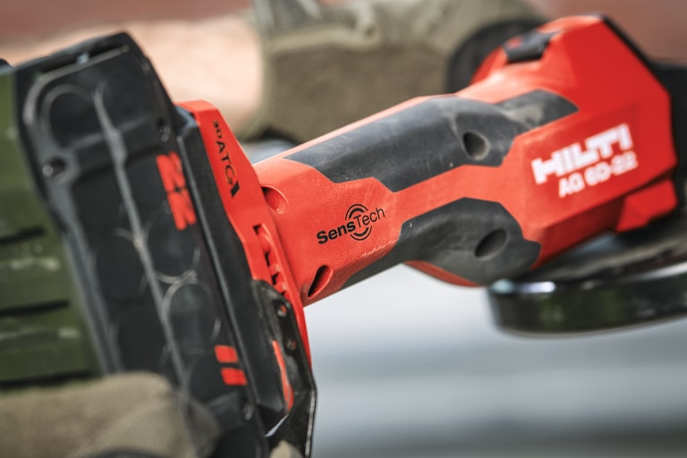 With SensTech, removing your hand from the tool will immediately kill the power – a much safer dead-man’s switch method which can make the difference in a dangerous situation.