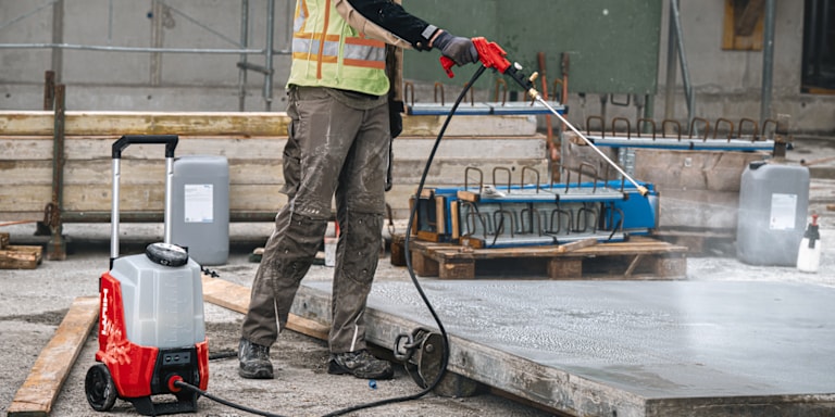 Photo d'application du pulvérisateur à liquide sans fil LS 15-22