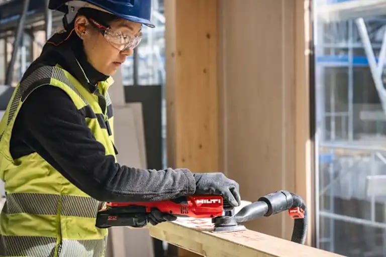 Application image of the cordless multi-tool SMT 6-22