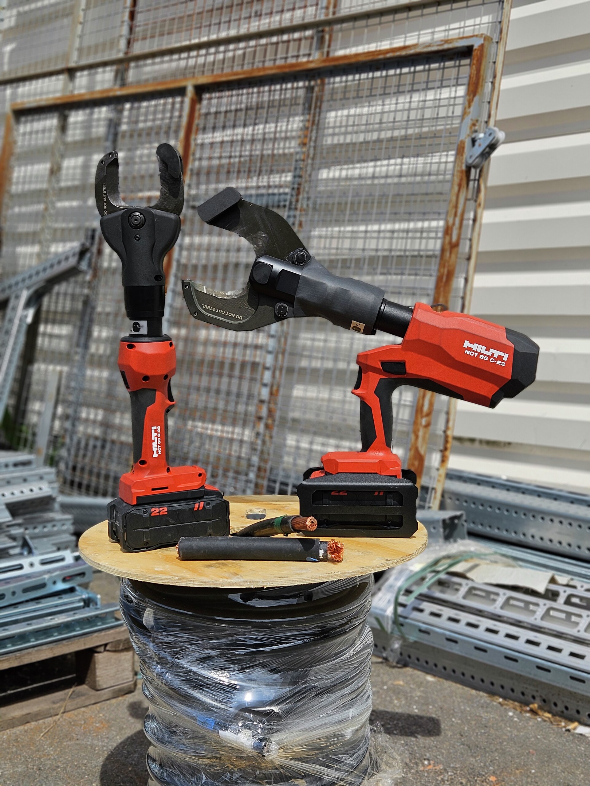 Picture  of the Nuron cordless hydraulic cutter NCT 53 C-22 and NCT 85 C-22