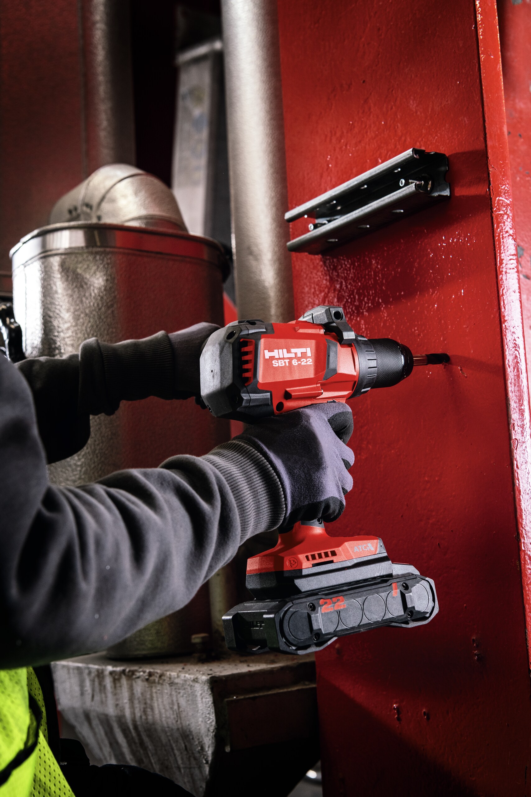 Application picture with cordless drill driver SBT 6-22