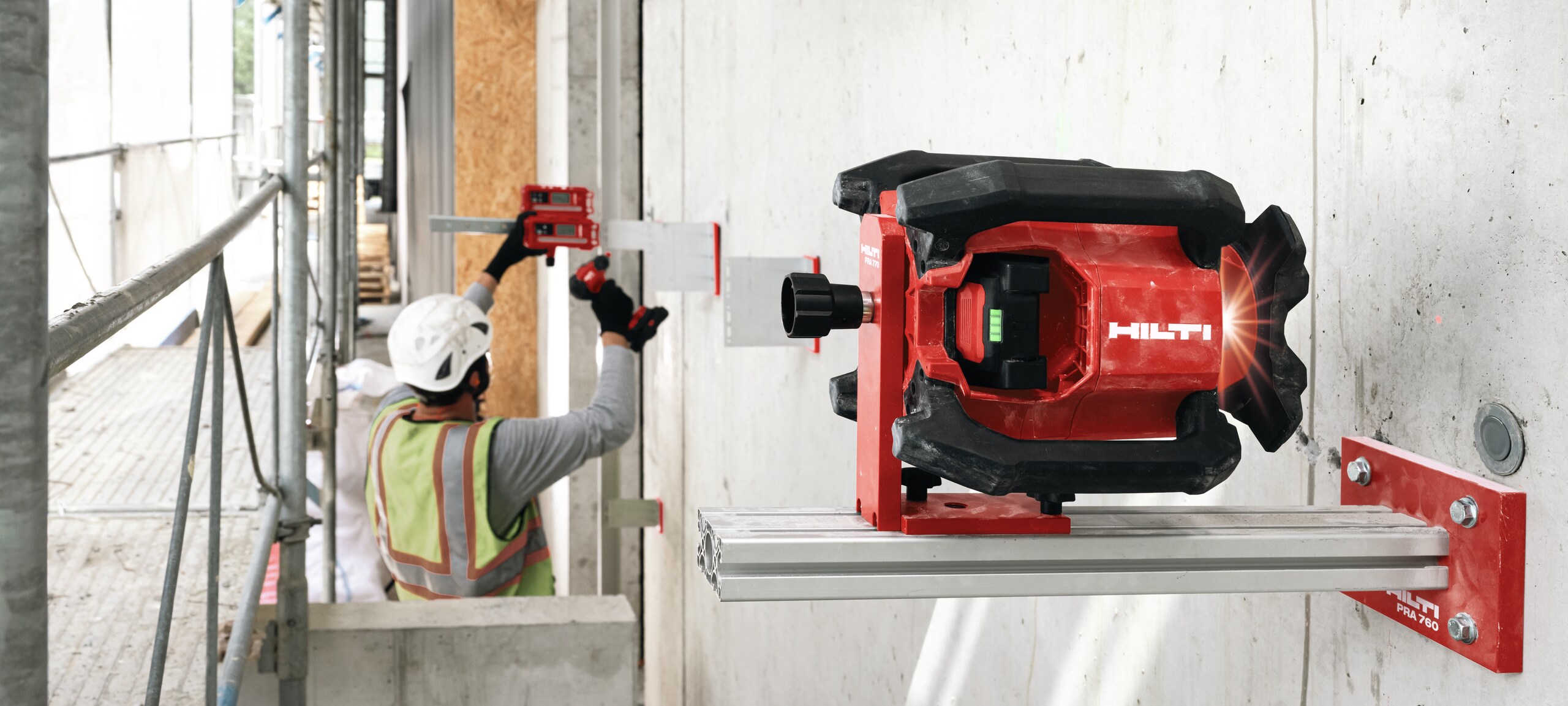 Laser rotatif Hilti PR 40‑22 utilisé pour l’alignement précis de façade