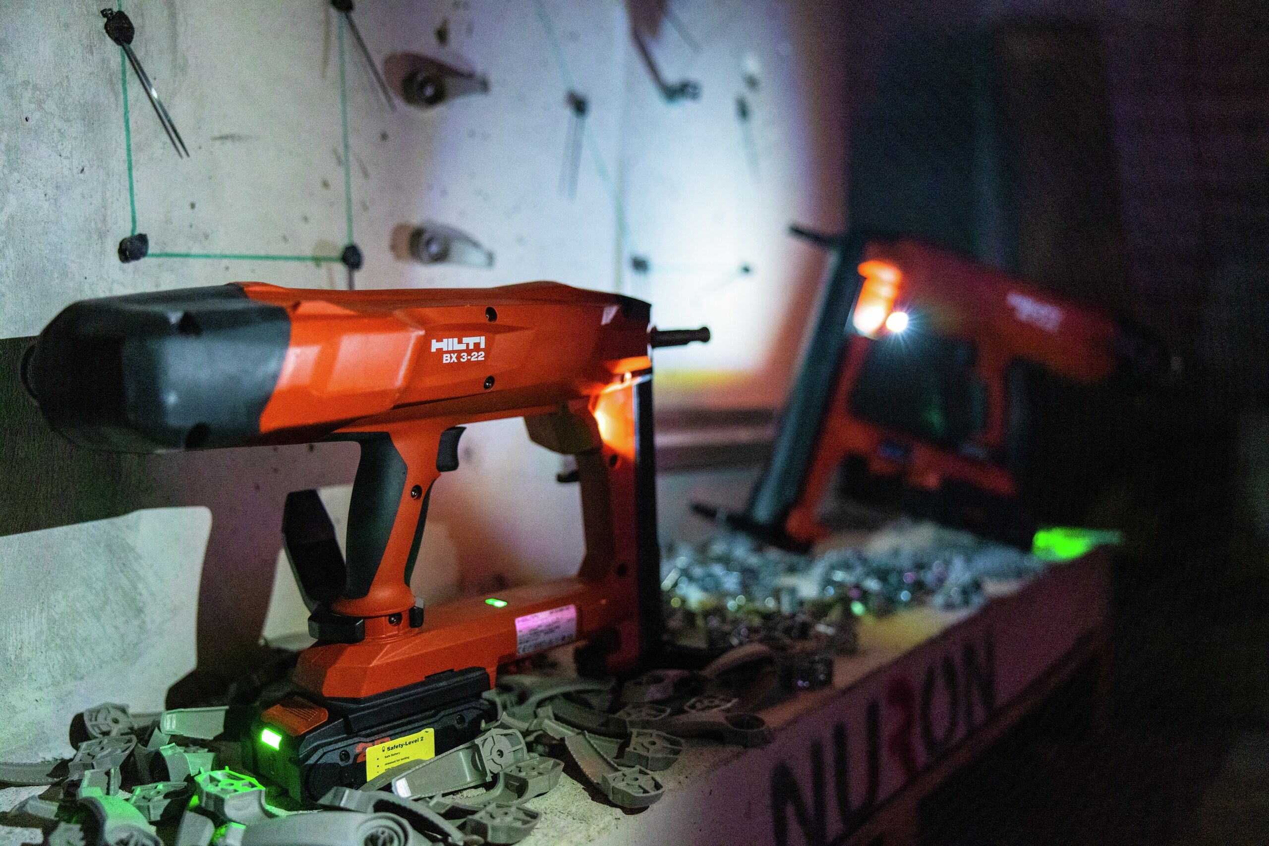 Mood image of the Nuron   cordless nailer family BX 3-22 L and BX 3-22 ME