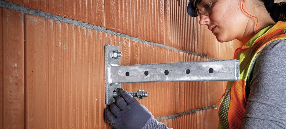 Anchoring to masonry