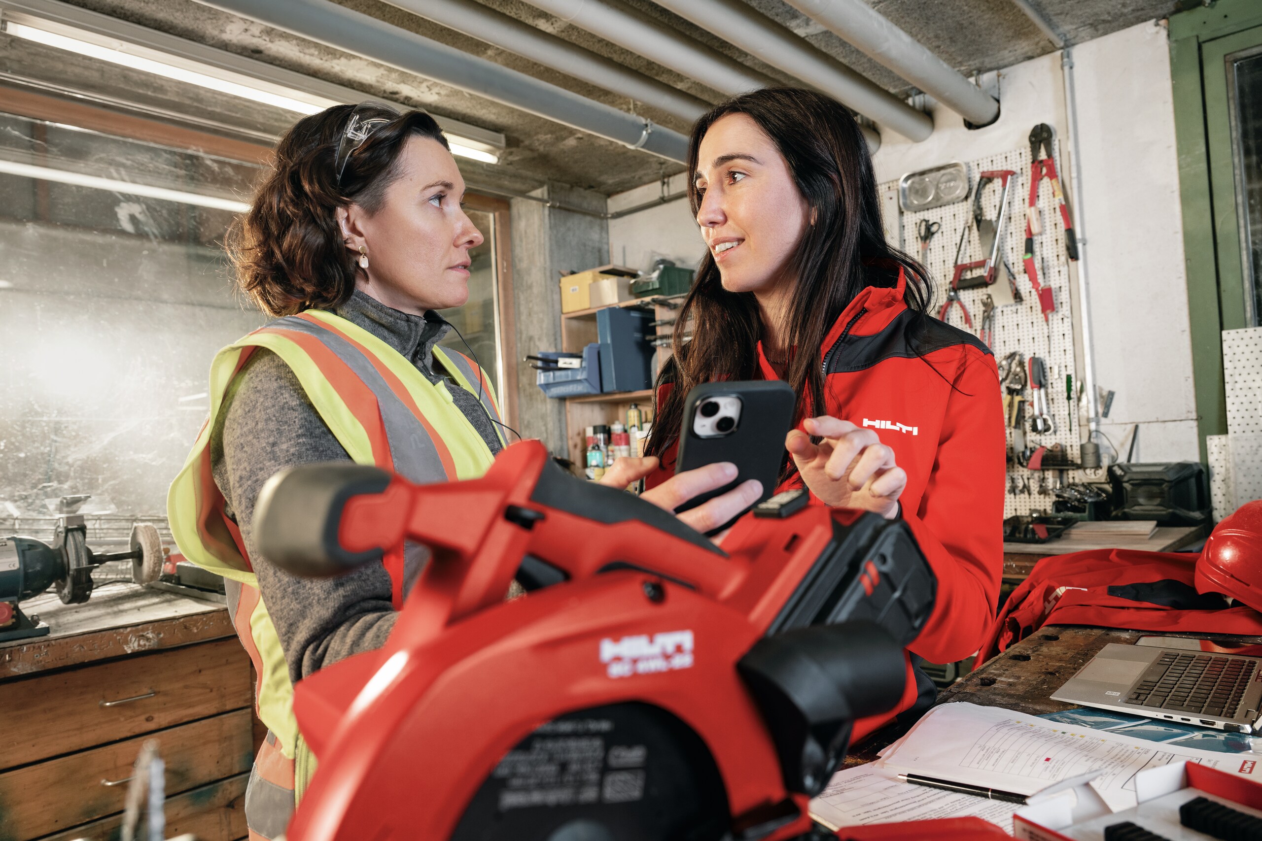  Explore our range of fencing tools 