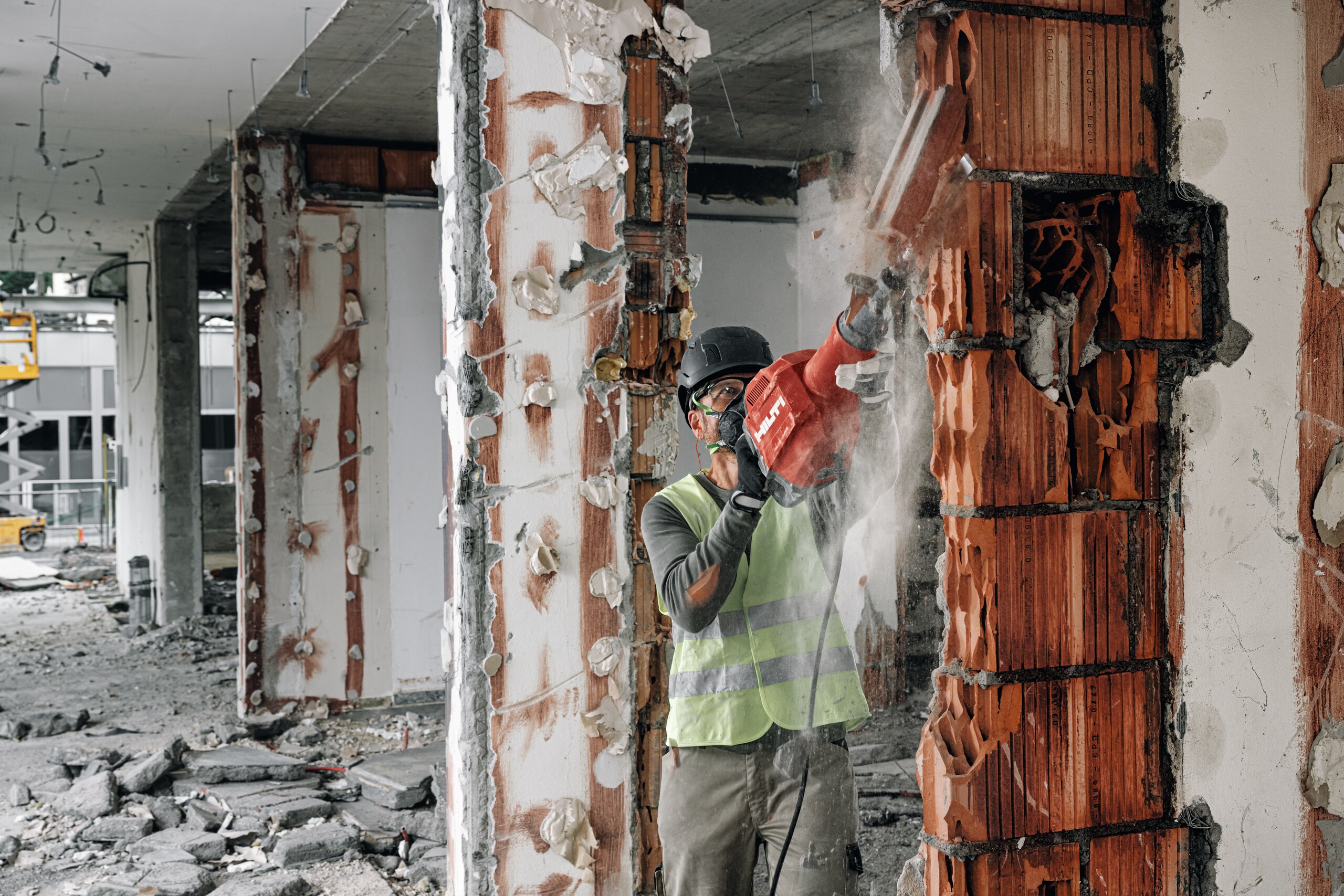 Maçon en travaillant 