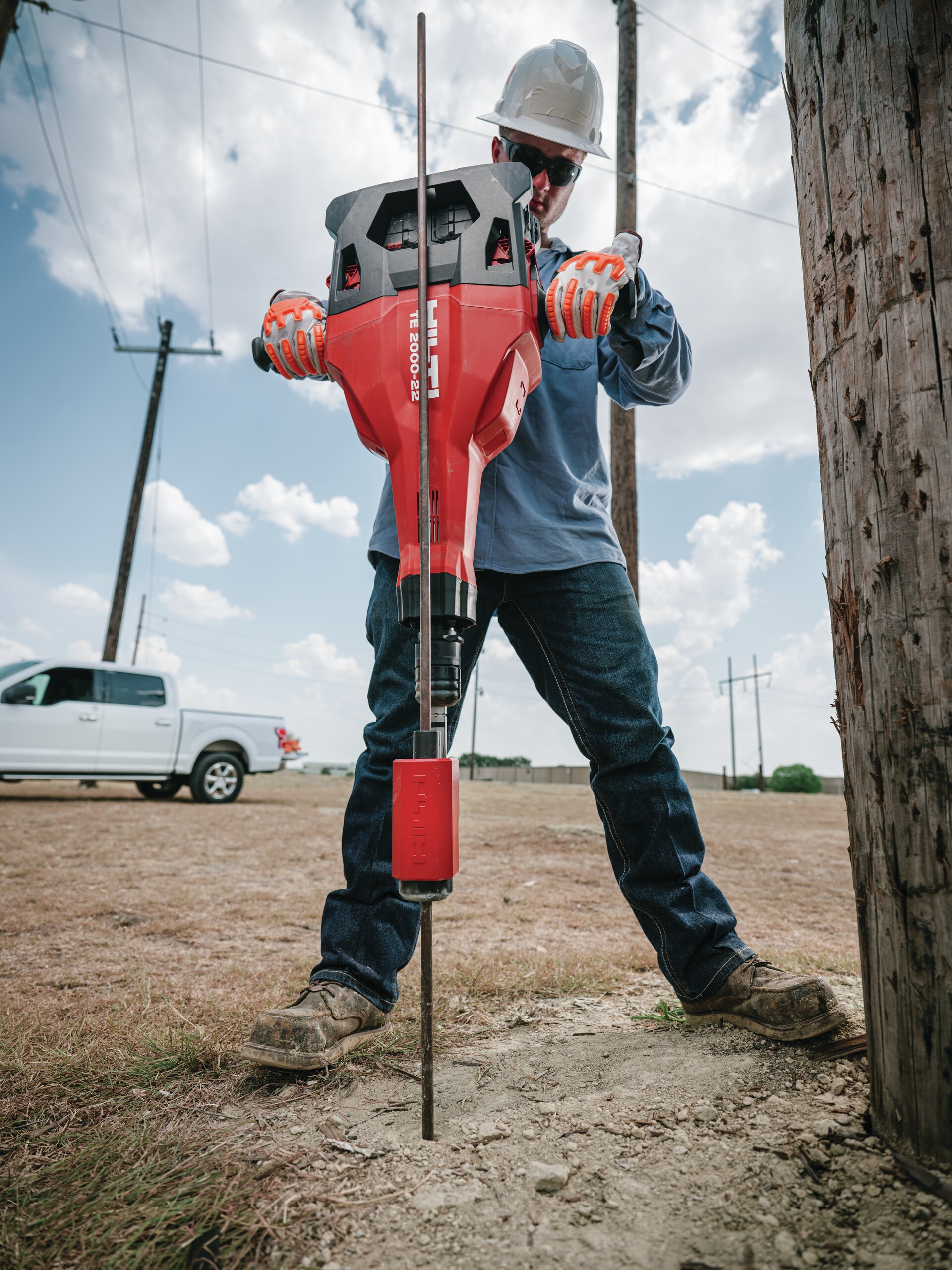 Application image of TE 2000-22 installing a ground rod for energy and industry. Produced by W1, Fort Worth, TX in August 2023.