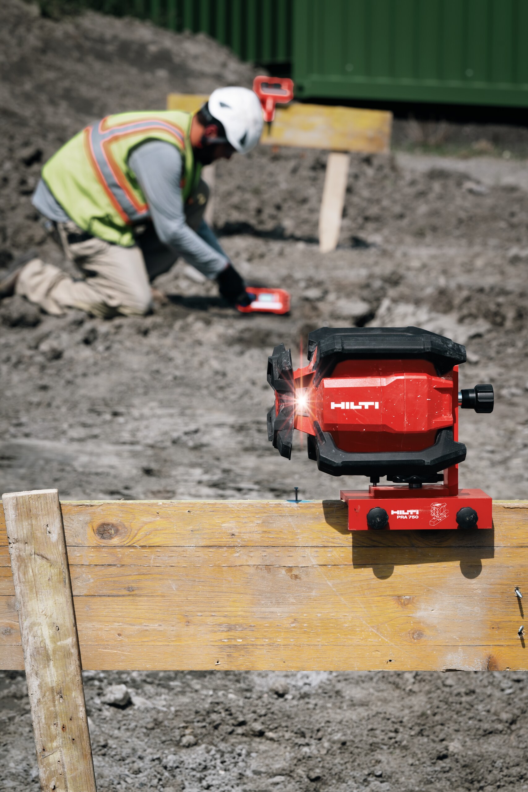 PR 40-22 includes automatic functions for long-distance levelling, aligning, sloping and squaring.