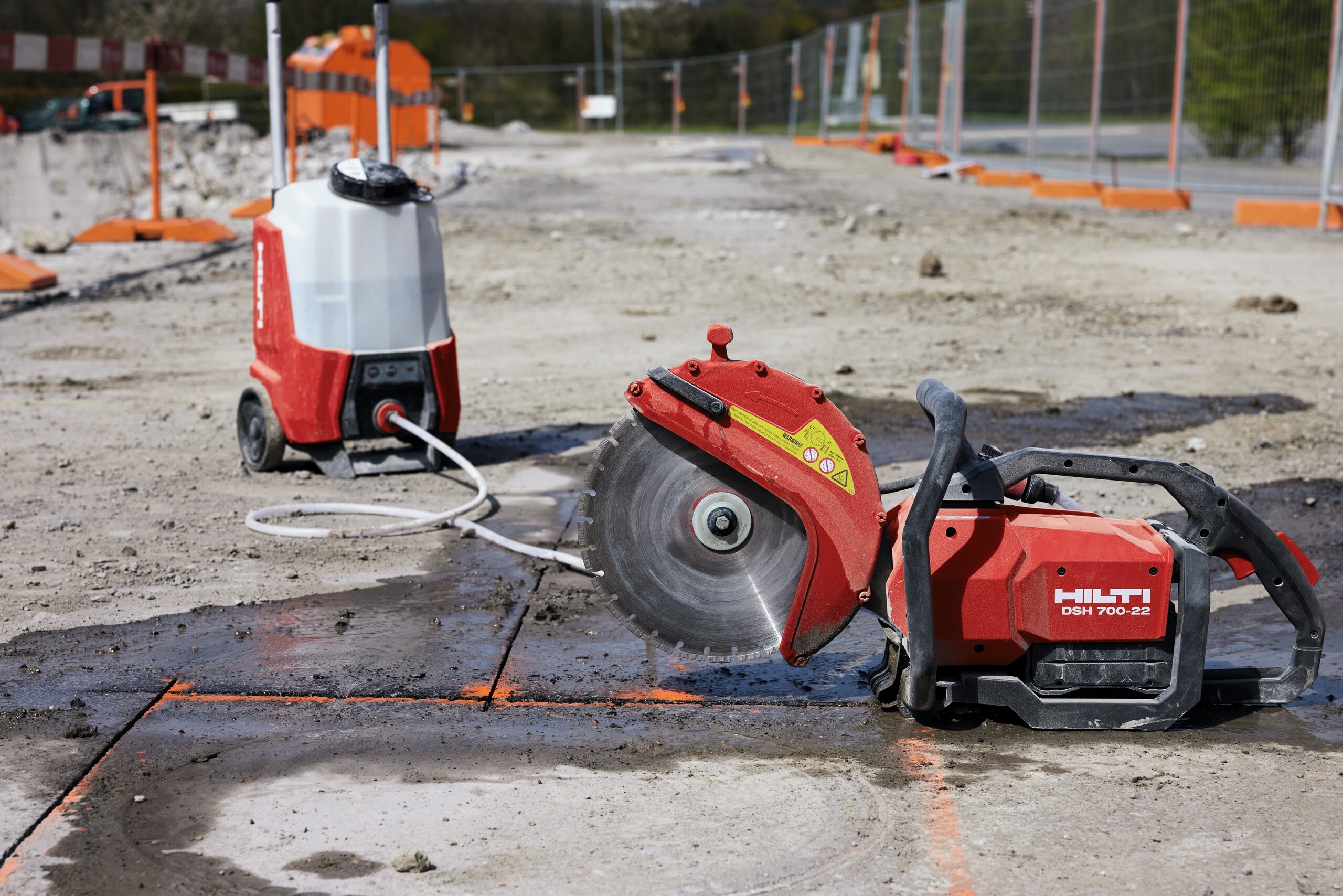 Cutting asphalt with DSH 700-22 mounted on floor saw cart DSH-FSC