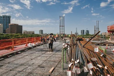 ¿LECHADAS EPÓXICAS VS. MORTEROS DE INYECCIÓN? HABLEMOS DE CUMPLIMIENTO NORMATIVO
