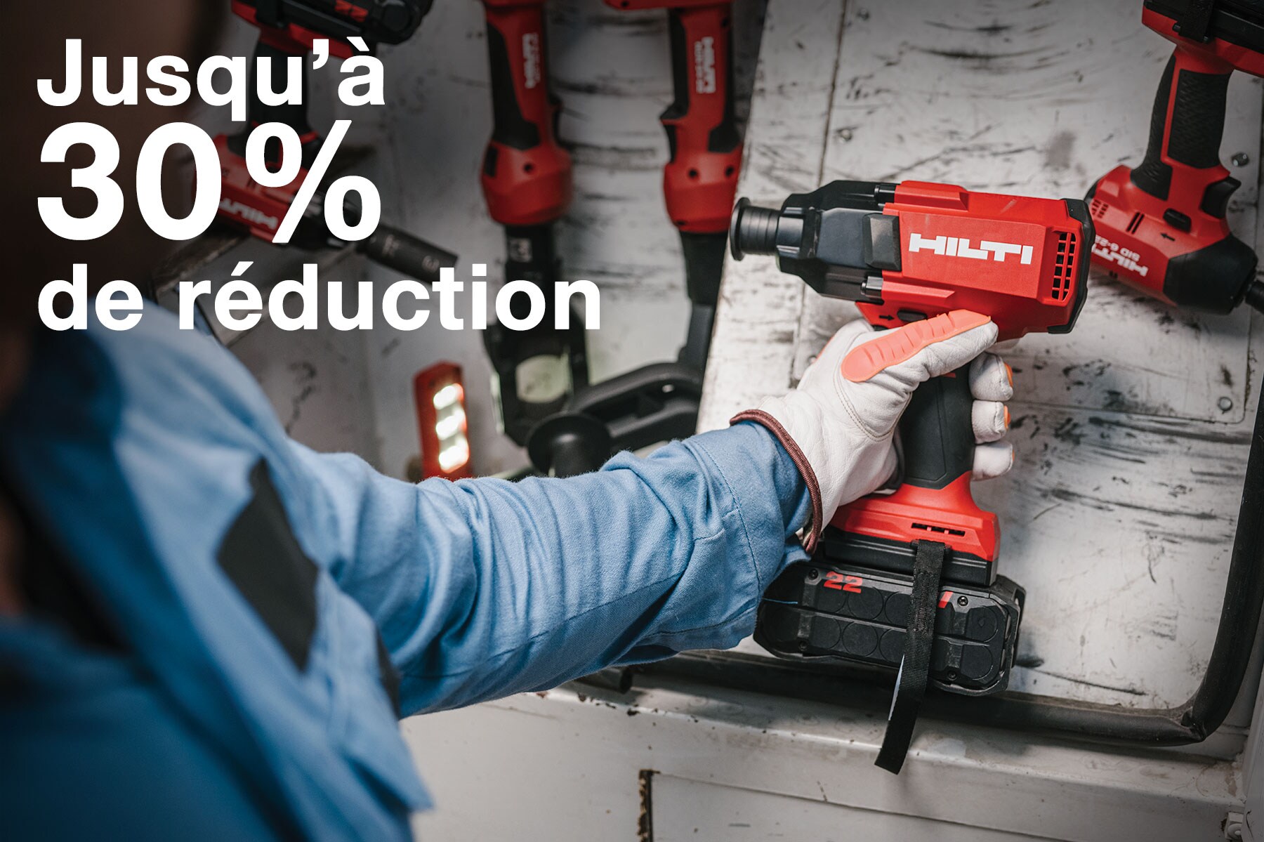 Outil Hilti tenu à la main, accompagné du texte : “20 % de réduction”