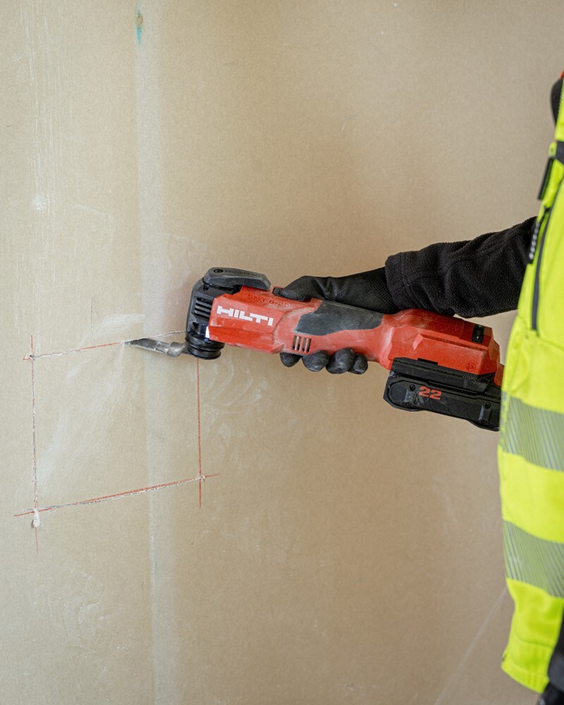 Application image of the Hilti Multi tool in vertical format 