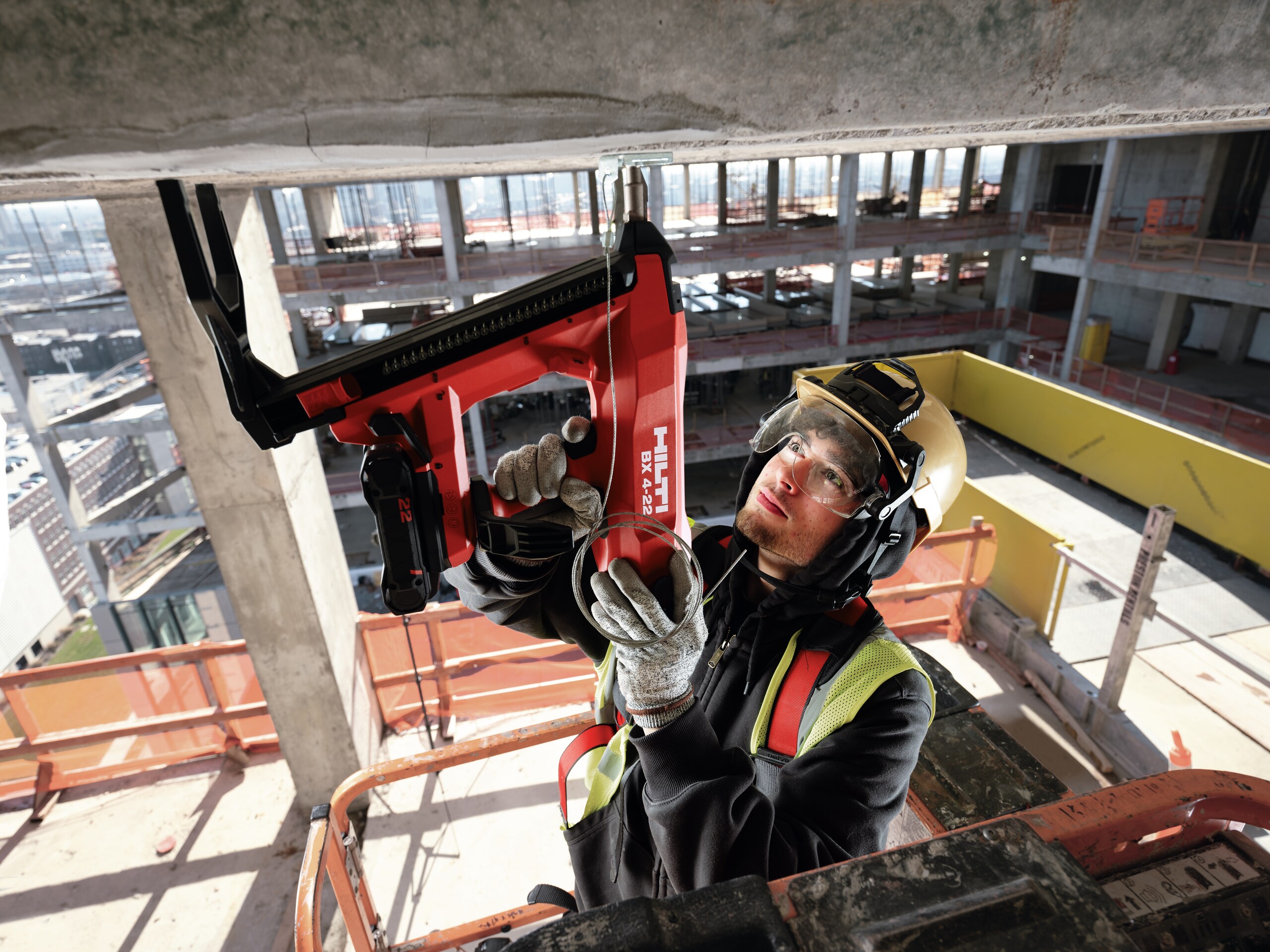 Paku tembak elektrik Hilti BX 4-22 menggunakan teknologi baterai Nuron.