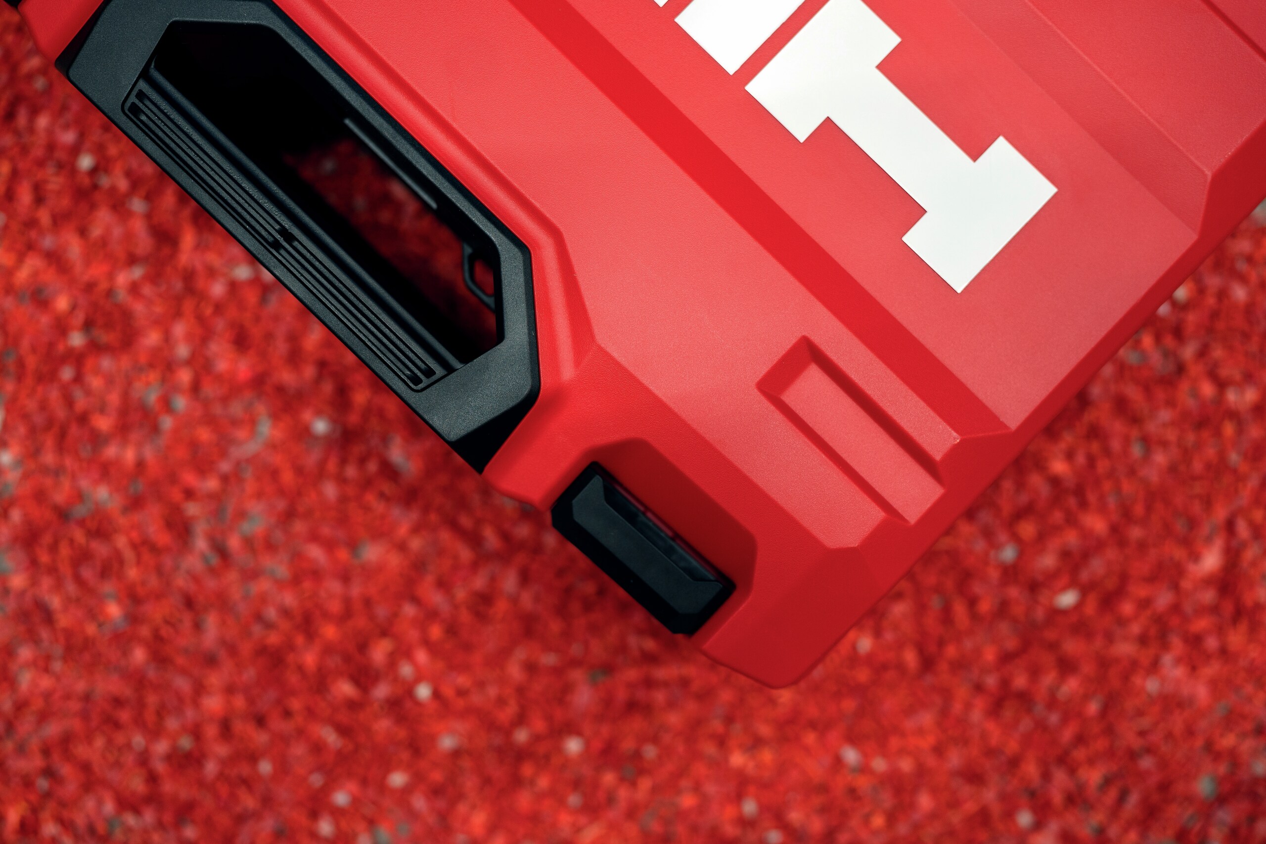 Gros plan sur un coffret de transport Hilti